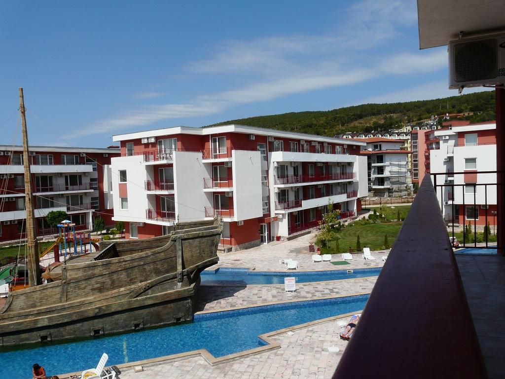 Private Apartments In Privilige Fort Beach Елените Экстерьер фото